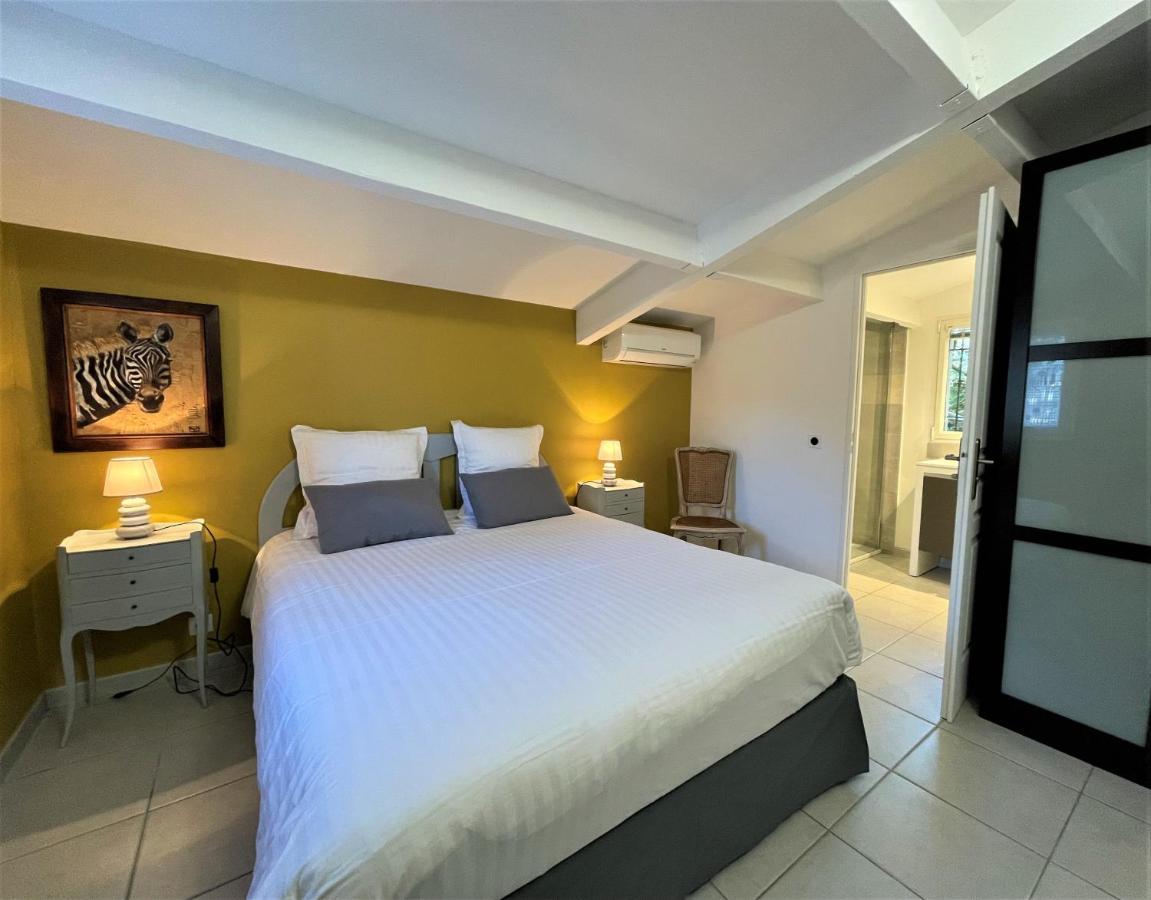 Le Mas Carre Seguret Bed & Breakfast Bagian luar foto